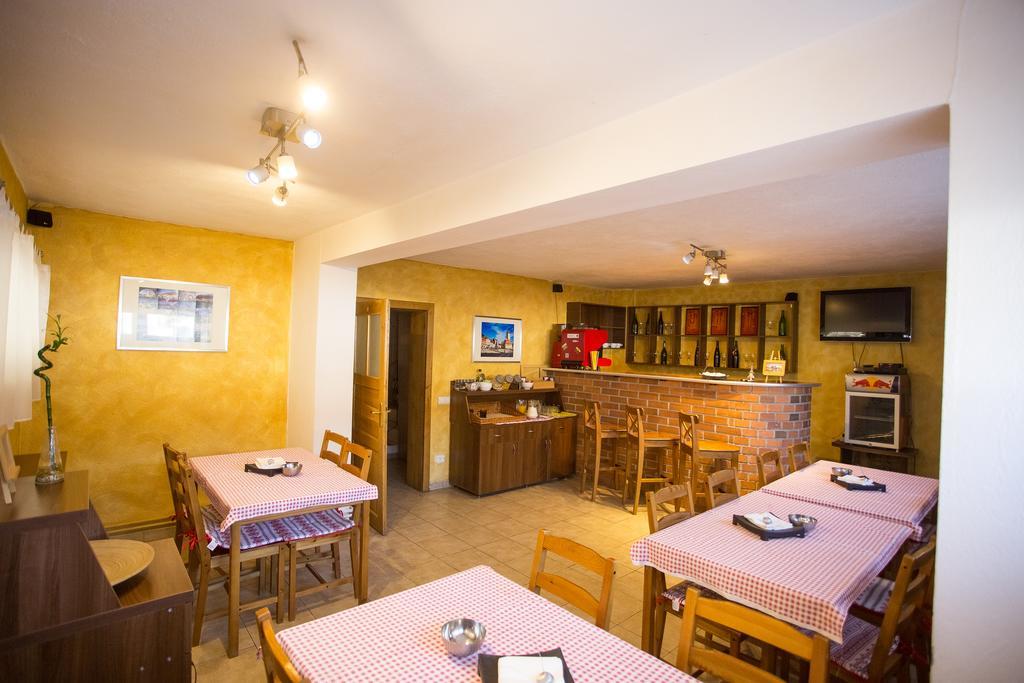 Pension Gallery Brasov Exterior photo