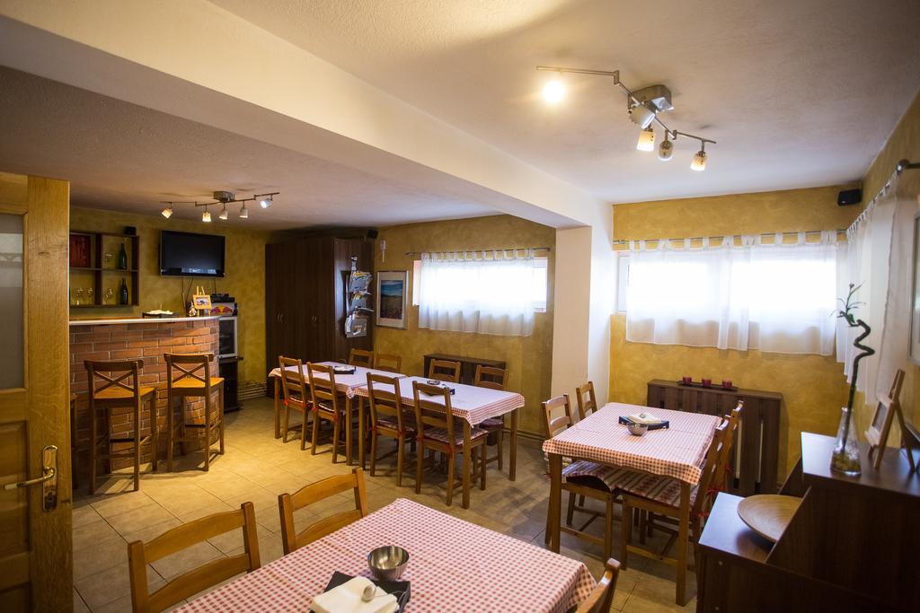 Pension Gallery Brasov Exterior photo